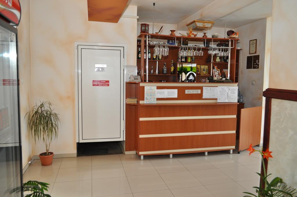 Pensiunea Octogon Piatra Neamt Exterior photo